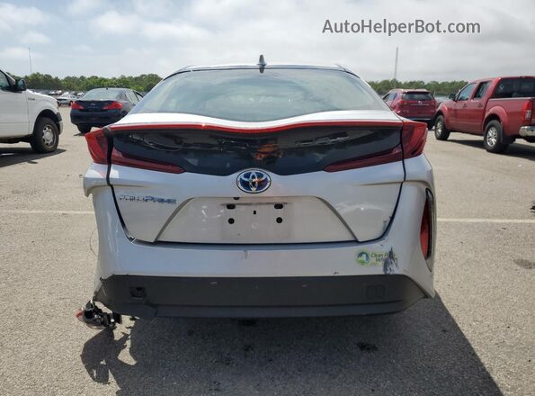JTDKAMFP9N3215416 2022 TOYOTA PRIUS Серебряный Вид сзади