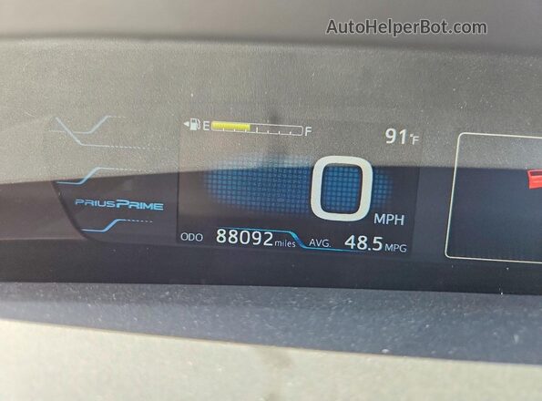 JTDKARFP4H3030286 2017 TOYOTA PRIUS Red ხელსაწყოთა პანელის ხედი