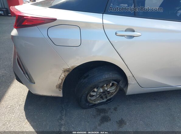 JTDKARFP9J3095544 2018 TOYOTA PRIUS PRIME Silver Вид спереду