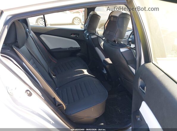 JTDKARFU0J3059005 2018 TOYOTA PRIUS Silver Widok naklejki z numerem VIN