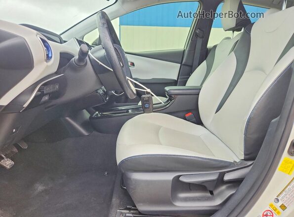 JTDKARFUXH3534718 2017 TOYOTA PRIUS White Front interior view