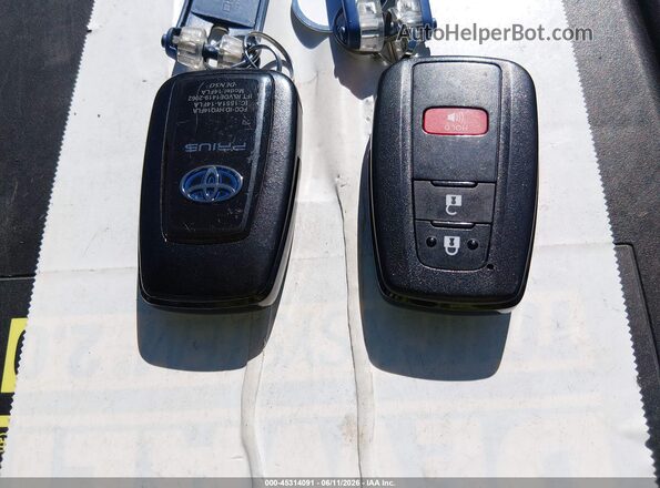 JTDL9MFU0M3026252 2021 TOYOTA PRIUS Белый Вид панели приборов