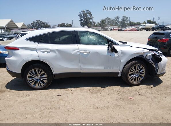JTEAAAAH1RJ171256 2024 TOYOTA VENZA White Vista interior trasera