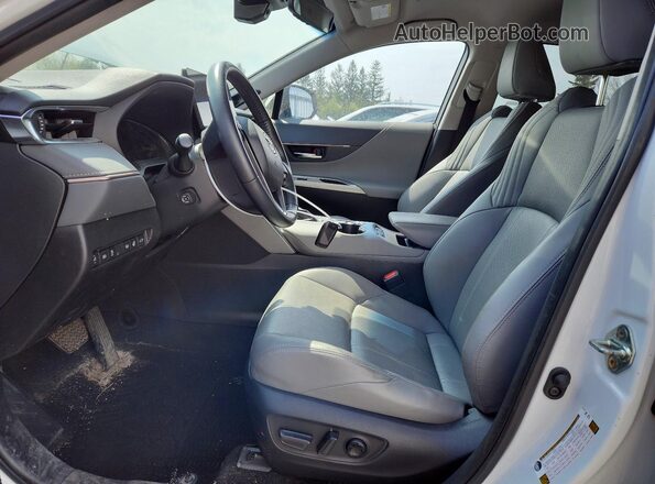 JTEAAAAH2RJ161691 2024 TOYOTA VENZA White Widok wnętrza z przodu