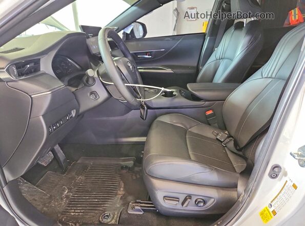 JTEAAAAH2RJ176563 2024 TOYOTA VENZA Белый Вид салона спереди