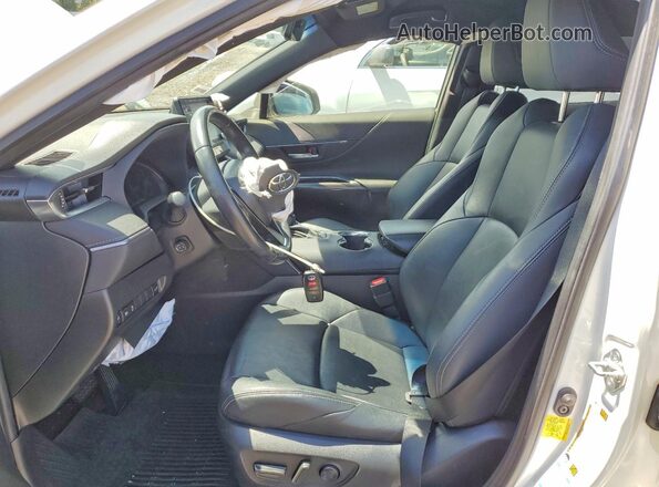 JTEAAAAH7NJ093656 2022 TOYOTA VENZA White Widok wnętrza z przodu
