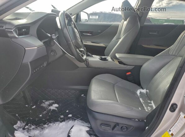 JTEAAAAHXPJ132274 2023 TOYOTA VENZA Silver Front interior view