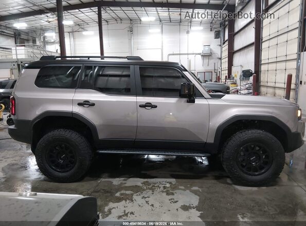 JTEABFAJ7TK051752 2026 TOYOTA LAND CRUISER Gray სალონის 360-გრადუსიანი ხედი