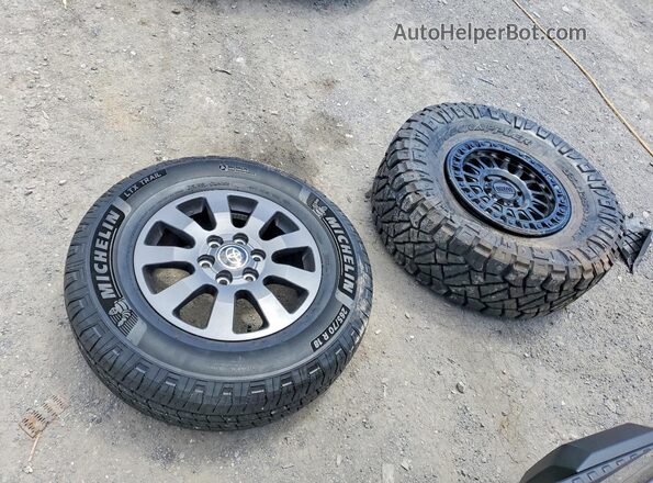 JTEABFAJ9T5024809 2026 TOYOTA LAND Gray Widok naklejki z numerem VIN