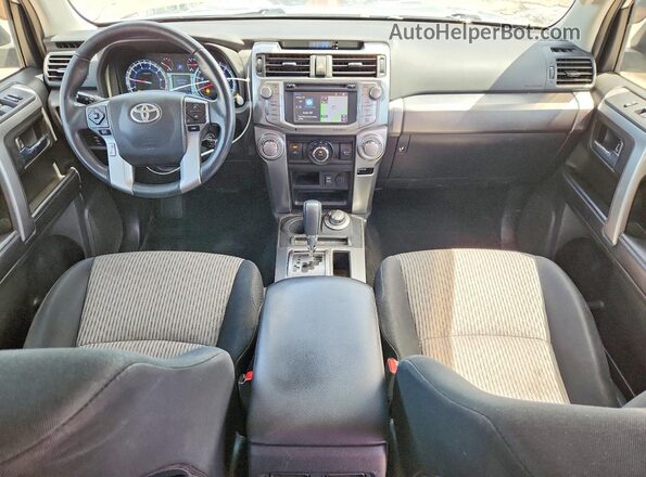 JTEBU5JR0J5495355 2018 TOYOTA 4RUNNER Серебряный Вид панели приборов