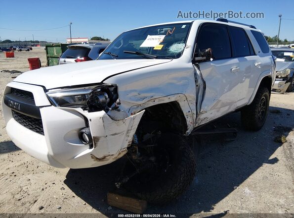 JTEBU5JR0K5630898 2019 TOYOTA 4RUNNER White Widok z przodu