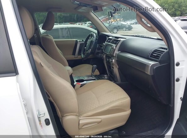 JTEBU5JR1G5311159 2016 TOYOTA 4RUNNER White Вид салону спереду