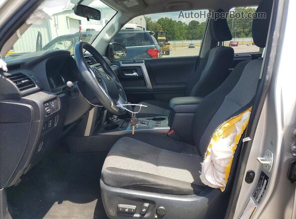 JTEBU5JR1K5646334 2019 TOYOTA 4RUNNER Silver წინა სალონის ხედი