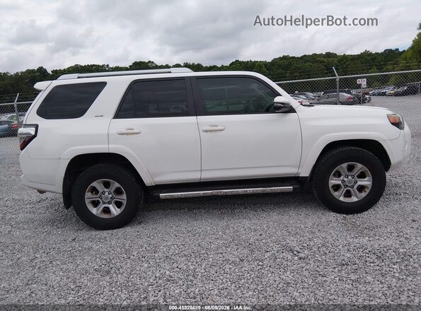 JTEBU5JR2G5388493 2016 TOYOTA 4RUNNER White უკანა სალონის ხედი
