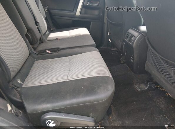 JTEBU5JR2H5464845 2017 TOYOTA 4RUNNER White VIN კოდის სტიკერის ხედი