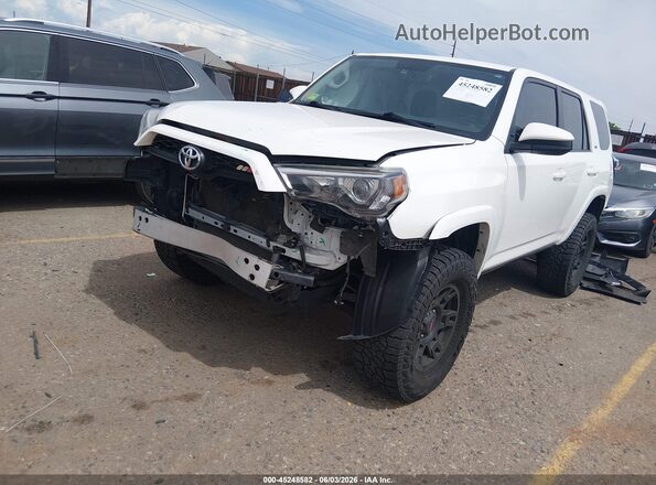 JTEBU5JR2H5464845 2017 TOYOTA 4RUNNER White წინა მარცხენა ხედი სამი მეოთხედიდან