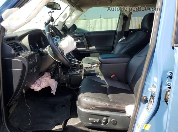 JTEBU5JR2J5544586 2018 TOYOTA 4RUNNER Синий Вид салона спереди