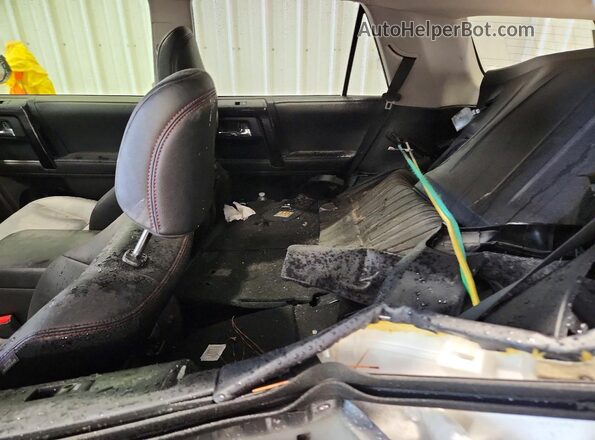 JTEBU5JR2L5792467 2020 TOYOTA 4RUNNER Charcoal Widok wnętrza z tyłu