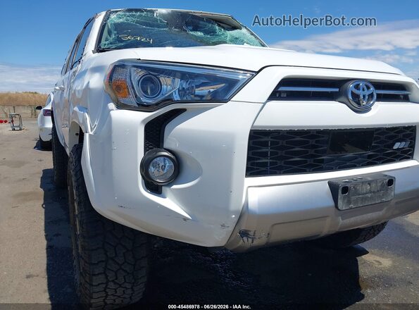 JTEBU5JR2L5803466 2020 TOYOTA 4RUNNER White Widok z przodu