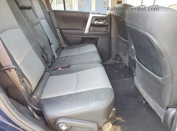 JTEBU5JR2L5825418 2020 TOYOTA 4RUNNER Blue Вид задньої частини салону