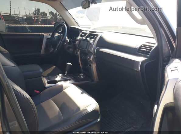 JTEBU5JR3K5733720 2019 TOYOTA 4RUNNER Gray Vista interior delantera