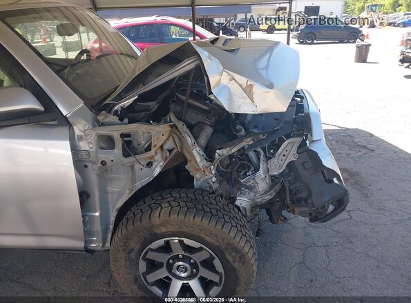 JTEBU5JR4K5658946 2019 TOYOTA 4RUNNER Silver Vista frontal