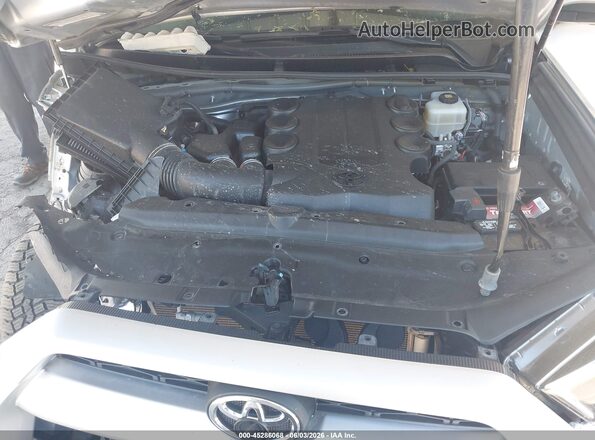 JTEBU5JR4K5658946 2019 TOYOTA 4RUNNER Silver Vista trasera