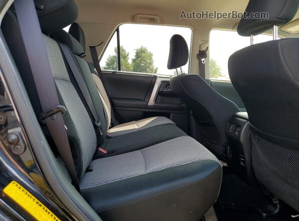 JTEBU5JR5H5447487 2017 TOYOTA 4RUNNER Black უკანა სალონის ხედი