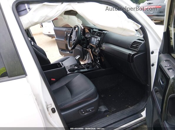 JTEBU5JR5J5527832 2018 TOYOTA 4RUNNER White Vista interior delantera