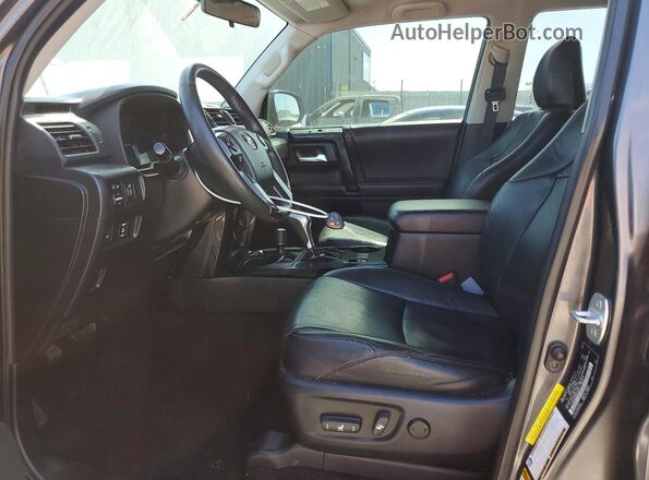 JTEBU5JR6H5448146 2017 TOYOTA 4RUNNER Gray წინა სალონის ხედი