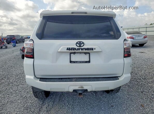 JTEBU5JR6J5484506 2018 TOYOTA 4RUNNER White უკანა ხედი