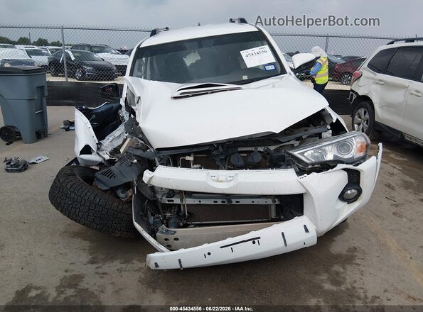 JTEBU5JR7J5544616 2018 TOYOTA 4RUNNER White Вид задньої частини салону
