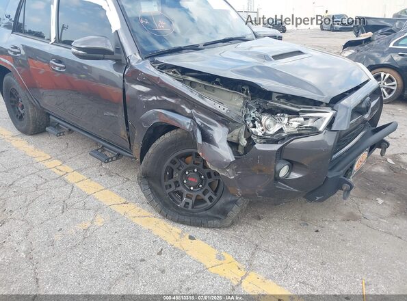 JTEBU5JR7J5546494 2018 TOYOTA 4RUNNER Серый Вид спереди