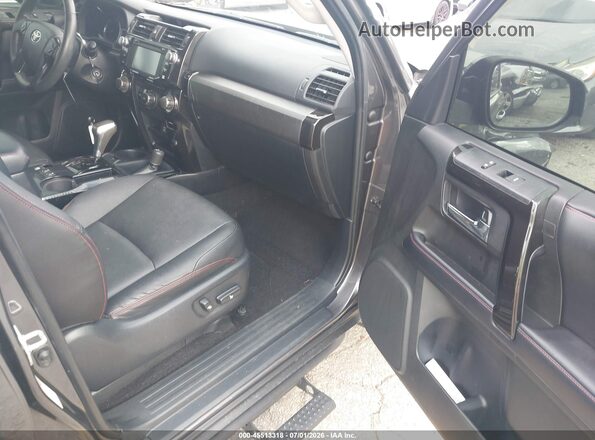 JTEBU5JR7J5546494 2018 TOYOTA 4RUNNER Серый Вид салона спереди
