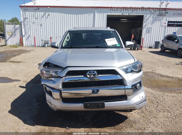 JTEBU5JR8H5454935 2017 TOYOTA 4RUNNER Silver Вид щитка приладів