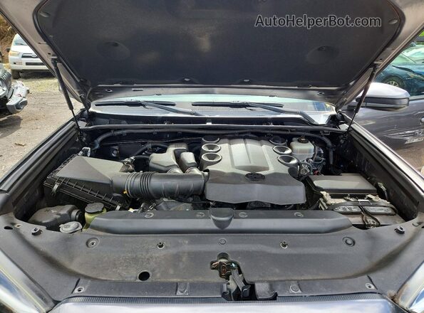 JTEBU5JR8H5456944 2017 TOYOTA 4RUNNER Charcoal Vista del compartimento del motor