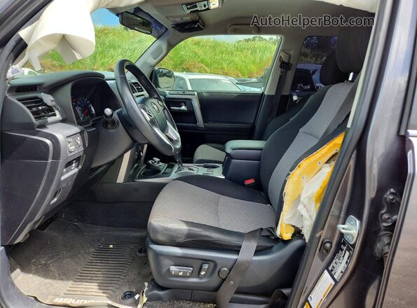JTEBU5JR8H5456944 2017 TOYOTA 4RUNNER Charcoal Vista interior delantera