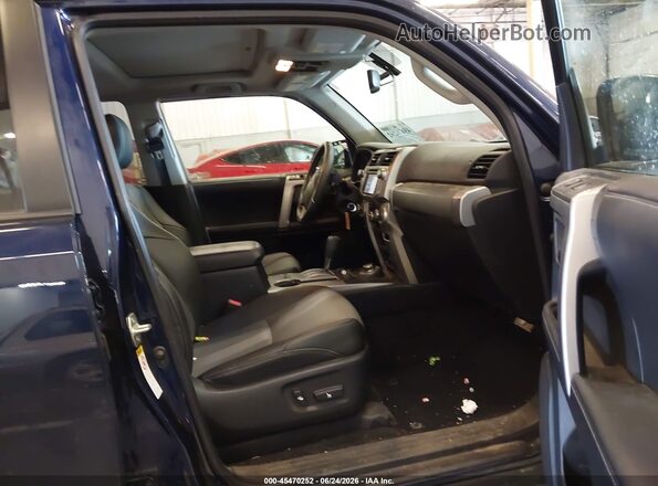 JTEBU5JR8K5688984 2019 TOYOTA 4RUNNER Синий Вид салона спереди