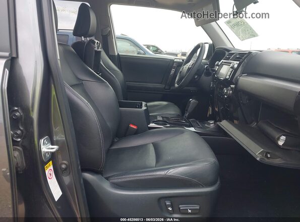 JTEBU5JR9K5693336 2019 TOYOTA 4RUNNER Gray Vista interior delantera