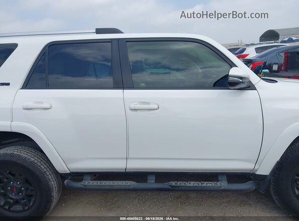JTEBU5JR9L5750992 2020 TOYOTA 4RUNNER White Vista interior de 360 grados