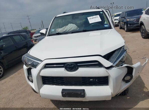 JTEBU5JR9L5750992 2020 TOYOTA 4RUNNER White Vista interior trasera