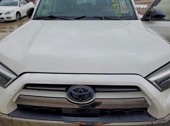 JTEBU5JR9L5819065 2020 TOYOTA 4RUNNER White ძრავის განყოფილების ხედი