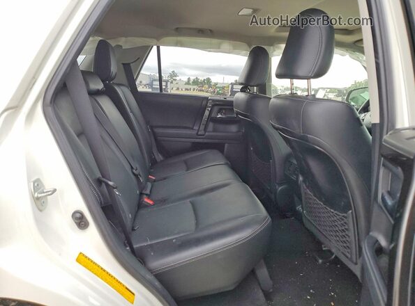 JTEBU5JR9L5819065 2020 TOYOTA 4RUNNER White უკანა სალონის ხედი