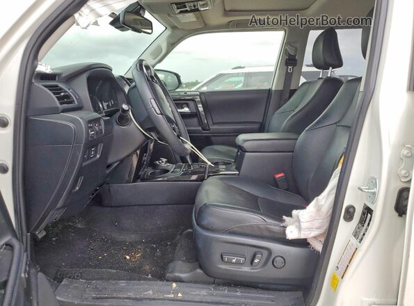 JTEBU5JR9L5819065 2020 TOYOTA 4RUNNER White წინა სალონის ხედი