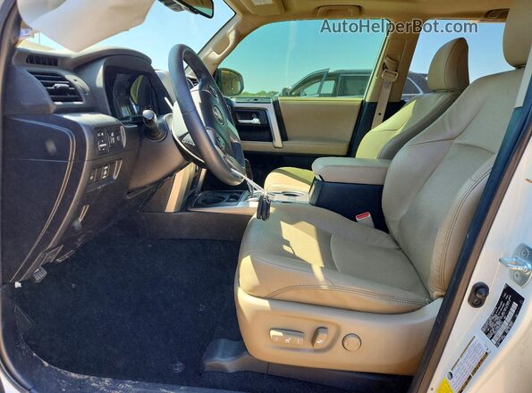 JTEDU5JR4M5251379 2021 TOYOTA 4RUNNER White Вид салону спереду