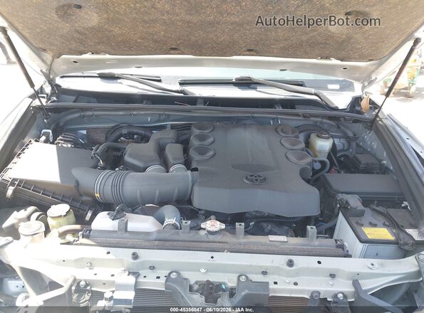 JTEEU5JR2N5264153 2022 TOYOTA 4RUNNER Silver Հետևի տեսք