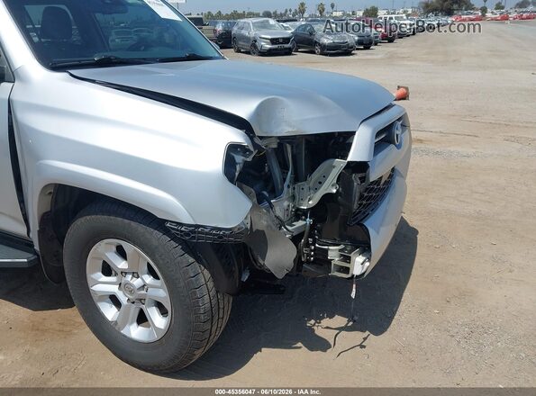 JTEEU5JR2N5264153 2022 TOYOTA 4RUNNER Silver Դիմացի տեսք