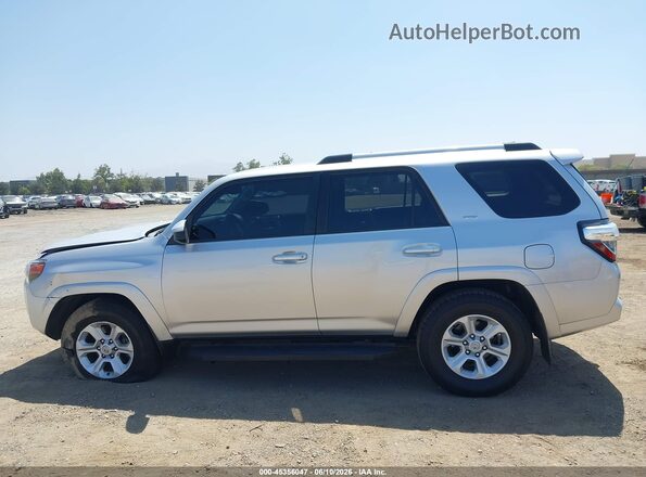 JTEEU5JR2N5264153 2022 TOYOTA 4RUNNER Silver Սալոնի 360 աստիճան տեսք
