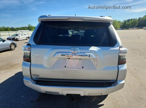JTEEU5JR3R5311373 2024 TOYOTA 4RUNNER Silver Հետևի տեսք
