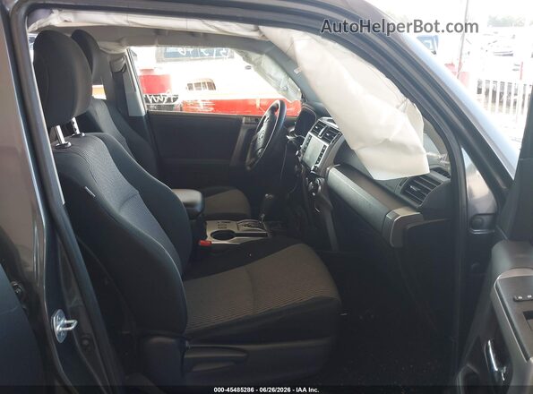 JTEEU5JR6N5252572 2022 TOYOTA 4RUNNER Gray Вид салону спереду